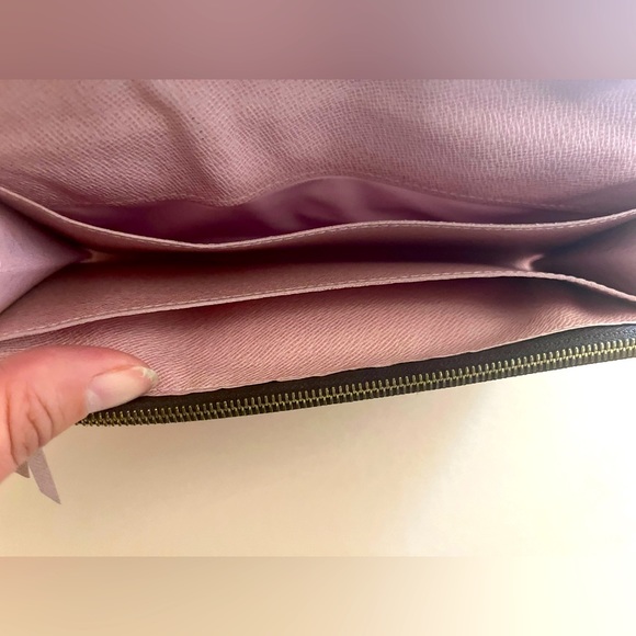 Authentic Louis Vuitton Caissa Wallet - Picture 7 of 13